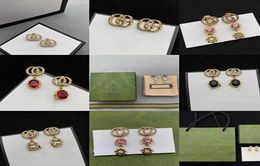 Hoge kwaliteit designer dames dubbele letter stud luxe geometrische kristallen hartvormige paar zilveren naald oorbellen voor lady party 9482229