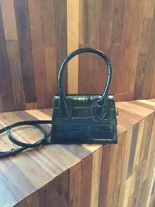 Diseñadores de alta calidad Bolso Le Chiquito Moyen Crossbody Moda Bolso de noche de lujo Bolso de mano de cuero Bolso de hombro de lujo de ante esmerilado