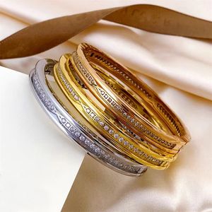 Bracelet en diamant de haute qualité Bracelets de créateurs Femmes Lettre Manchette Bijoux de poignet de luxe Plaqué or 18 carats Or rose Bracelet en acier inoxydable Accessoires Copie