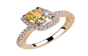 Diamond de haute qualité Europe et Amérique 18K Bague d'or blanc Gold Modèles féminins Modèles femelles Couleur jaune carré Mariage de diamant R2825047