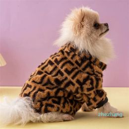 Hoge kwaliteit hondenkledingontwerper hondenkleding bont jas klassiek honden jas teddy bichon bulldog schnauzer bovenkleding kleding huisdierbenodigdheden