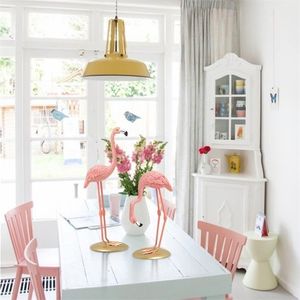 Ornement en résine de flamant rose élégant de haute qualité pour la décoration de la maison salon bureau de table décor de mariage artificiel 210804