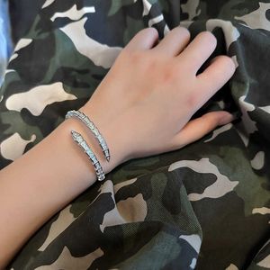 Hoogwaardige modeontwerp Liefde Bulgarly armband Volledige diamantslangvormige armband vrouwelijk en rood nieuwe OW5O