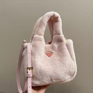 Sac de créateur de mode de haute qualité femmes sac à main Triangle signe peluche sac à main dames cosmétiques sacs à bandoulière rose doux style fourre-tout banlieue 2023