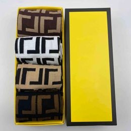 Hoge kwaliteit mode ontwerpers heren damessokken vijf paar luxe sport winter mesh letter bedrukte sok met doos