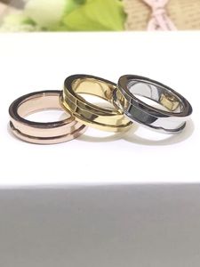 Europa amerika mode stijl ringen mannen dame vrouwen titanium stalen gegraveerde brief 18 k vergulde geliefden ring 3 kleuren maat US5-US11