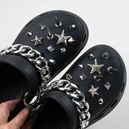 Hoogwaardige mode-metalen klinknagelschoen Charms Designer Vintage Clogs Shoe Accessoires Trend All-match Charms Diy Punk Style 240506