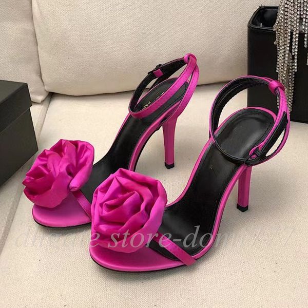 Talons hauts et sandales pour femmes de haute qualité ornés de fleurs roses en tissu de soie