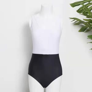 Moda de alta calidad para mujer bikini diseñador traje de baño negro empalme blanco ropa interior combinada traje de baño mujer sexy hot Island resort niñas traje de baño trajes de baño