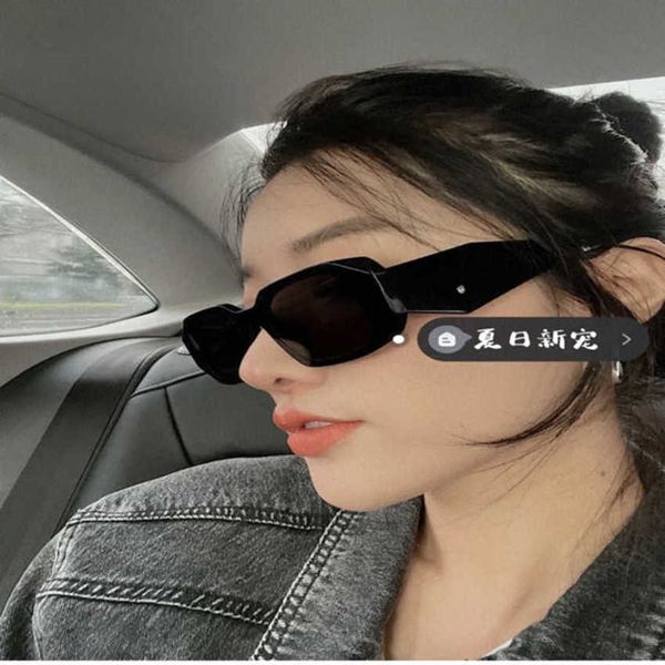 Nuevo diseñador de lujo de alta calidad P La nueva hoja de la familia para mujeres en Internet Celebrity Street Photos Irregular Mirror Legs Beach Fashion Sun Gafas