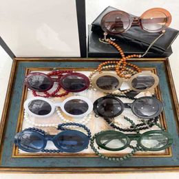 Gafas de sol de alta calidad de moda 10% de descuento en el diseñador de lujo Nuevas gafas de sol para hombres y mujeres 20% de descuento en la cadena de perlas Costilización redonda redonda Red Same Style 5489