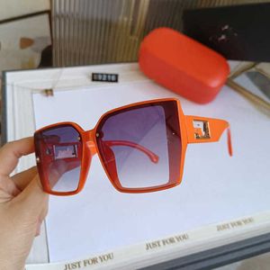 Hoogwaardige modieuze zonnebril 10% korting op luxe ontwerper Nieuwe heren- en dames zonnebril 20% korting op letter oranje groot frame Koreaans opgeruimde ronde gezicht slank resistent
