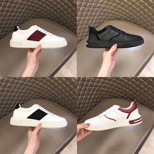 Hoogwaardige platte bodem met heren beroemde merkcasual schoenen reisleer persoonlijkheid joker kleur veter spikes mode brief printen wandel sneakers maat 40-45