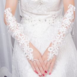 Haute Qualité Fleur Dentelle Robes De Mariée Gants Applique En Gros Blanc Perlé Gants De Mariée 2019 Mode Nouveau Belle Accessoires De Mariée
