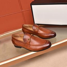Chaussures habillées de haute qualité pour designer de luxe doux hommes chaussures en cuir véritable bout pointu hommes designer Business Oxfords chaussures de sport