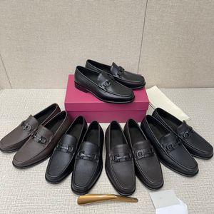 Chaussures habillées de haute qualité pour les concepteurs doux hommes noir marron boucle en métal véritable chaussures en cuir de luxe bout pointu hommes affaires Oxfords