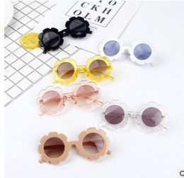 Cadre de haute qualité Kids Sun Flower Sunglasses Place Summer Eyewear avec un étui bébé Boygirl UV400 ANTIATIATION GLASSES6093325