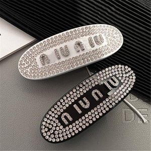 Hoogwaardige meisjes haarspeld designer Barrettes Letter Strass Etone Clips Hairclips Fashion Women Spring Haarspelden Haarcadeau