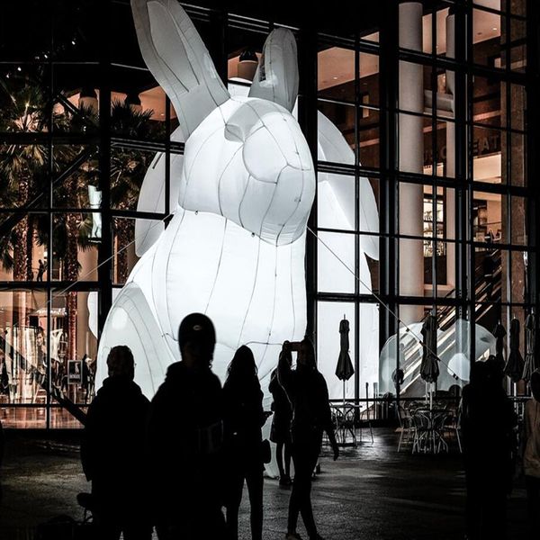 Lueur de haute qualité la nuit LED lapin de pâques gonflable géant blanc pour la décoration du festival349y