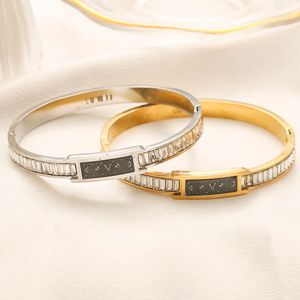 Hoogwaardige gouden zilveren ontwerper armbanden ontwerpmerk brief brangle sieraden bruiloft geschenken mannen dames kristallen armband minnaar roestvrijstalen accessoire geschenken