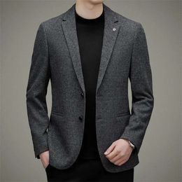 Fashion grise de haute qualité Nouveau blazer Businel formel Business Casual Elegant Suit Men's Striped Cotton Veste épaissis