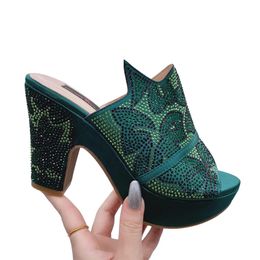 Chaussures de mariage vert de haute qualité Nigeria African Girls Fashion Sequin Sandales Summer Casual Centing Ladies chaussures 240321