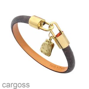 Hoogwaardige sieradenontwerper Bracelet Flat Brown Brand Charm Leather Metal Lock voor mannen en vrouwenliefhebbers Gift I9KD