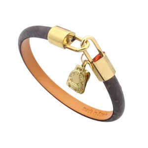 Bracelet de créateur de bijoux de haute qualité Bracelet à breloques de marque marron plat Bracelet en cuir Bracelet de verrouillage en métal pour hommes et femmes amoureux