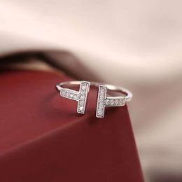 Hoge kwaliteit sieraden Dubbele T Paar Ring Eenvoudige Opening Wijsvinger Tide Instagram Sfeer Ring Koude Wind Student Opening Ring Vrouw