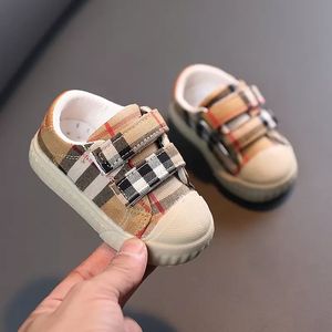 Kindercanvas schoenen van hoge kwaliteit Sneakers Plaid Letter Kinderen babyschoen jongens meisjes lichtgewicht zachte niet-slip casual sneakers maat 16-25