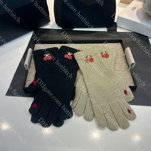 Hoge kwaliteit gebreide handschoenen Designer Dames Wollen Handschoenen Winter Outdoor Warme Fietshandschoenen Leuke Effen Kleur Dameshandschoenen Zacht Veelzijdig