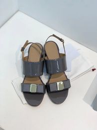 Sandales pour femmes en cuir de haute qualité, talons hauts, racines exposées, sandales à fil unique Patent Le cuir pointu de plage, taille de couleur 35-40