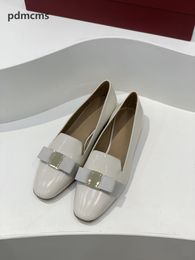 Les chaussures pour femmes Lefu de haute qualité sont à la mode, confortables et parfaites en une seule étape. Design exquis avec plusieurs styles