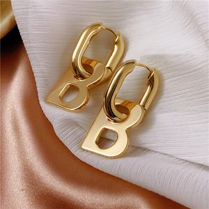 Haute qualité lettre B boucles d'oreilles pour femmes hommes à la mode élégant coréen minimaliste or argent couleur déclaration boucles d'oreilles bijoux en gros YME032