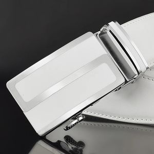 Letras de alta calidad S Cinturón de cuero blanco diseñadores de lujo jóvenes famosos jeans de la marca de la marca cowskin ceinture homme 240415