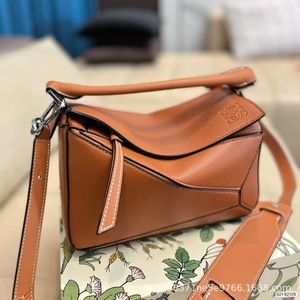 Hoogwaardige Luo Family Geometric Bag Soft Leather Patchwork Square Puzzle Crossbody High End Feel Hand Laid Pillow for Women