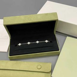 Hoogwaardige luxe armband Sterling Silver Edition Fanjia Mini Leaf Grass Zes bloemarmband voor vrouwen met volledig diamantlicht klein en elegant cadeau