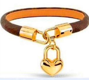Bracelets de luxe de haute qualité pour hommes femme identification concepteurs bracelet en cuir fleur motif Bracelet perle bijoux