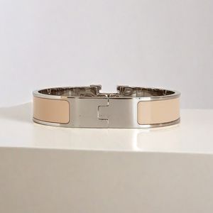 Bracelets de conception de luxe de haute qualité Bracelet en acier inoxydable en or 18 carats Bracelets de bijoux classiques pour hommes et femmes avec sac cadeau