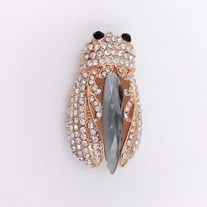 Diseñadores de lujo de alta calidad Menores Mujeres Broches Aleación Gold Diamond Cicada Broche Para Trait Dress Gift Famosa marca Joya de moda de dhinestone Annajewel