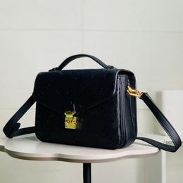 Bolso de diseño de mujer de lujo de alta calidad bolso de bolso en relieve en relieve de mujer con flores Número de serie