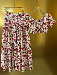 Diseñador de lujo de alta calidad para mujeres estampadas de estampado de cerezo y algodón maxi falda de moda set de verano para mujeres 240313