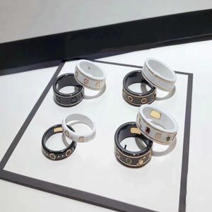 Hoogwaardige luxe sieraden zwart wit keramisch oude familie 18k rosé goudbije planeet vreemde mannen en voor dames hetzelfde stijl paar ring