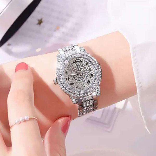 Mujeres de alta calidad para hombres de lujo Mujeres Full Stars Lady Diamond Steel Band Quartz Pearly Sparkling Roman Digital Fashion HT3N