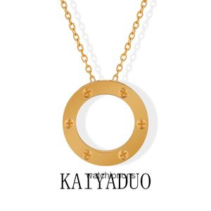 Collier de luxe de haute qualité Cartter chaud vendant un anneau circulaire d'amour de luxe avec collier à ongles pour les femmes à la mode et personnalisés minimalistes