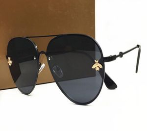 Femmes de luxe de haute qualité Metal Retro Frame Brand Designer Vintage Eyewear Sun Glasses For Women Shade Fashion UV Sunglasses avec 8500468
