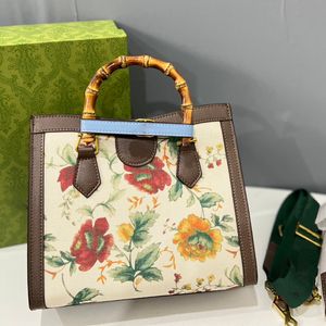 Sacs de créateurs de luxe de haute qualité Sacs à main de broderie pour femmes Sac fourre-tout à fleurs Dames Fourre-tout décontracté Bambou Bun Sacs à bandoulière Femme Grand sac à main