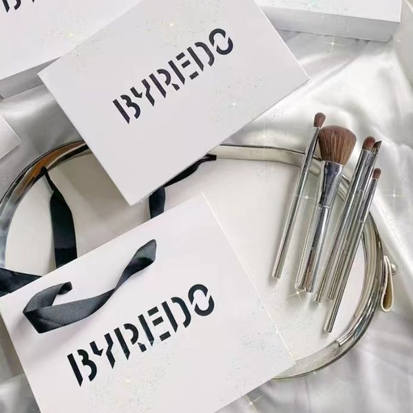 Pinceaux de maquillage de haute qualité byredo 5pcs set yeux poudre ombre à paupières ensemble de pinceaux cosmétiques professionnels en stock outils de maquillage