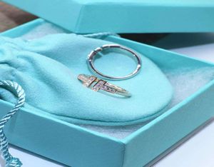 Hoogwaardige mannelijke en vrouwelijke designer ring Luxe sterontwerper Dubbele T diamanten ring Handgemaakte diamanten set 18k Gold PLATED PACKAGI1002295