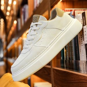 Haute qualité hommes chaussures décontractées en cuir véritable hommes baskets à la main mâle vulcaniser chaussures de luxe léger semelle extérieure mode Skate chaussures formateurs AA0019